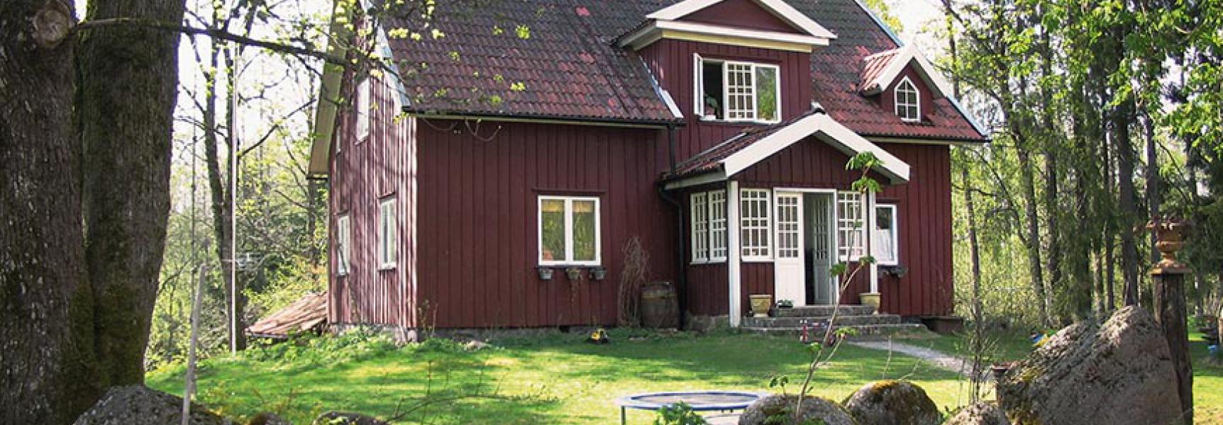 Mit Wetterschutzfarbe gestrichenes Haus